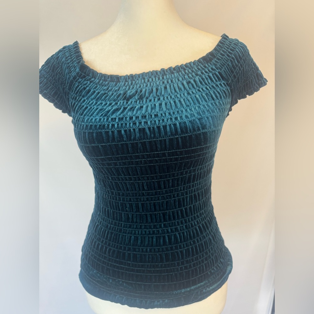 Aeropostale SMALL stretchy emerald green velvet-feel short sleeve top
